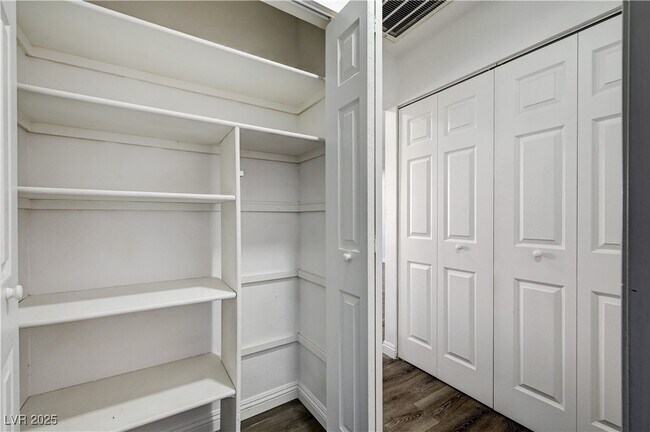 Building Photo - 4150 Sanderling Cir