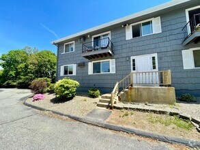 Building Photo - CHARMING TWO BEDROOM IN GROTON - HEAT INCL...