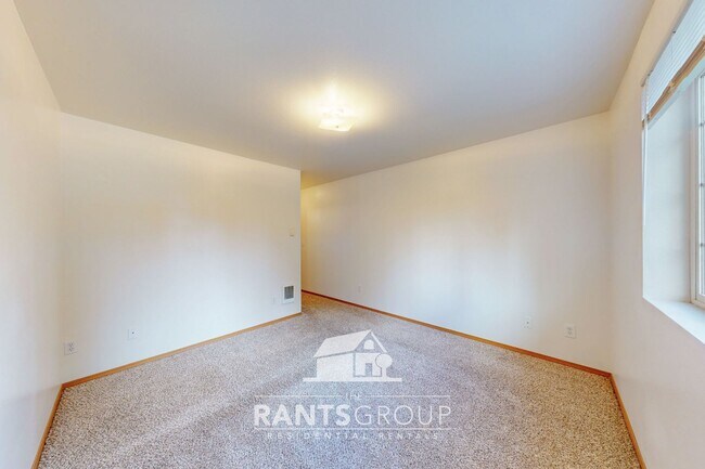 Building Photo - 811 S 3rd Ave SW