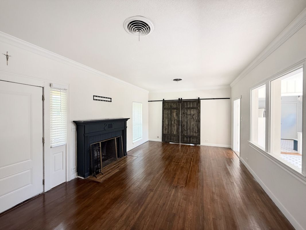 Building Photo - 1214 Sutton Dr