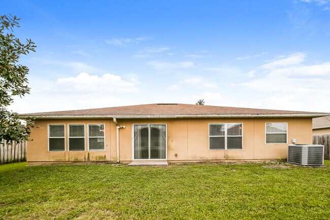 Building Photo - 2273 Brian Lakes Dr E