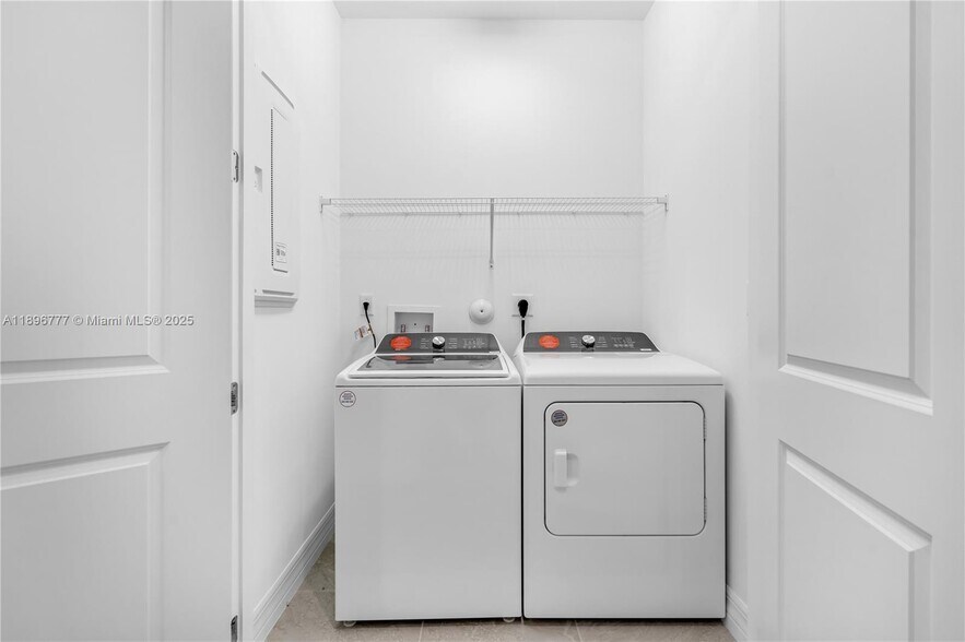 Building Photo - 8356 NW 7th Pl