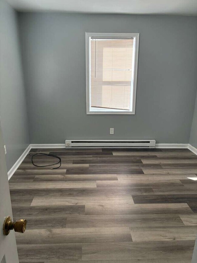 Building Photo - 807 Stoll St