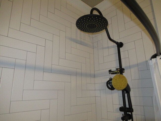 Building Photo - 416 W Montgomery St