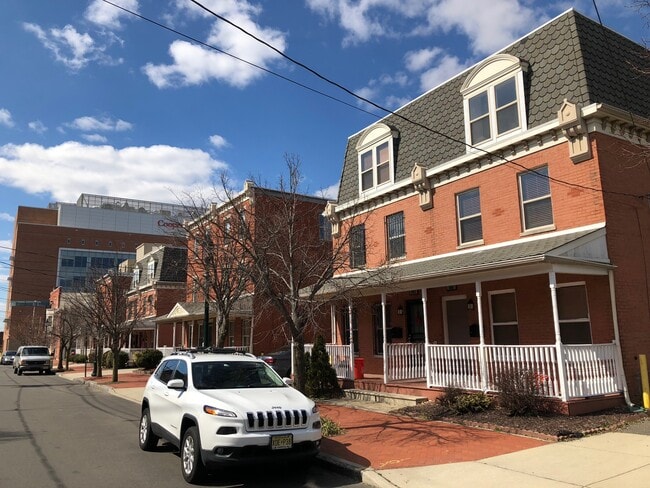 Building Photo - 547 Washington St