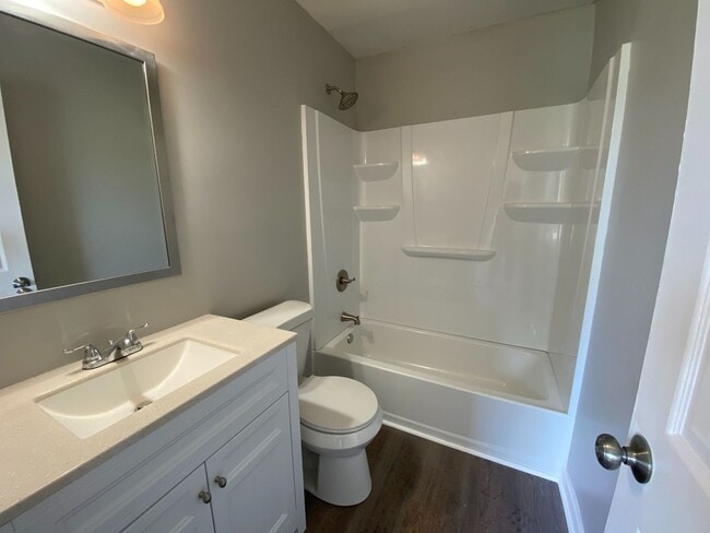 Building Photo - Charming 2-Bedroom Duplex in the Heart of ...