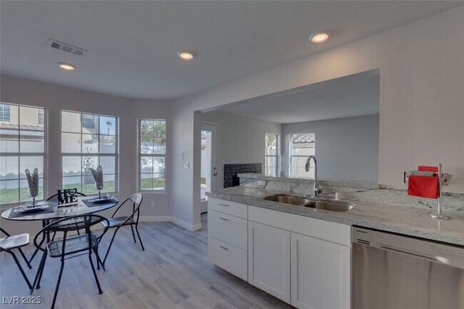 Building Photo - 7620 Sea Wind Dr