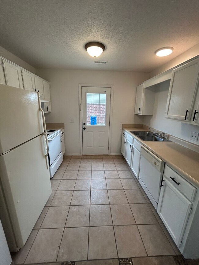 Building Photo - 3402 SW Landau Ct