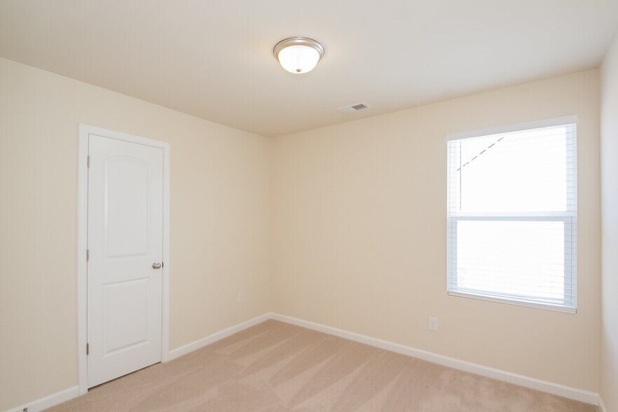 Building Photo - 12047 Quail Dr