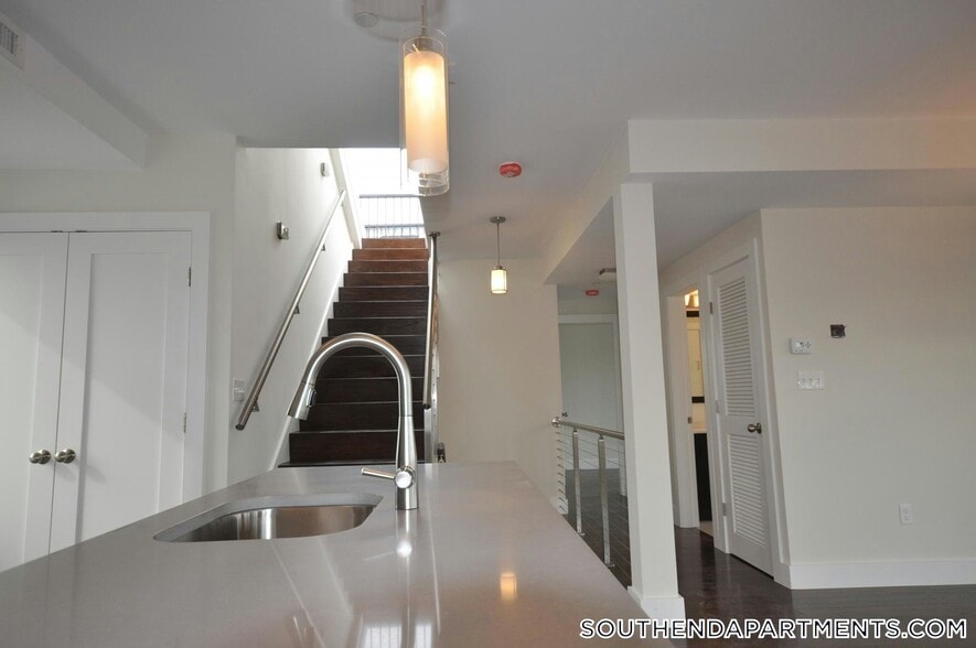 Building Photo - 659 Massachusetts Ave