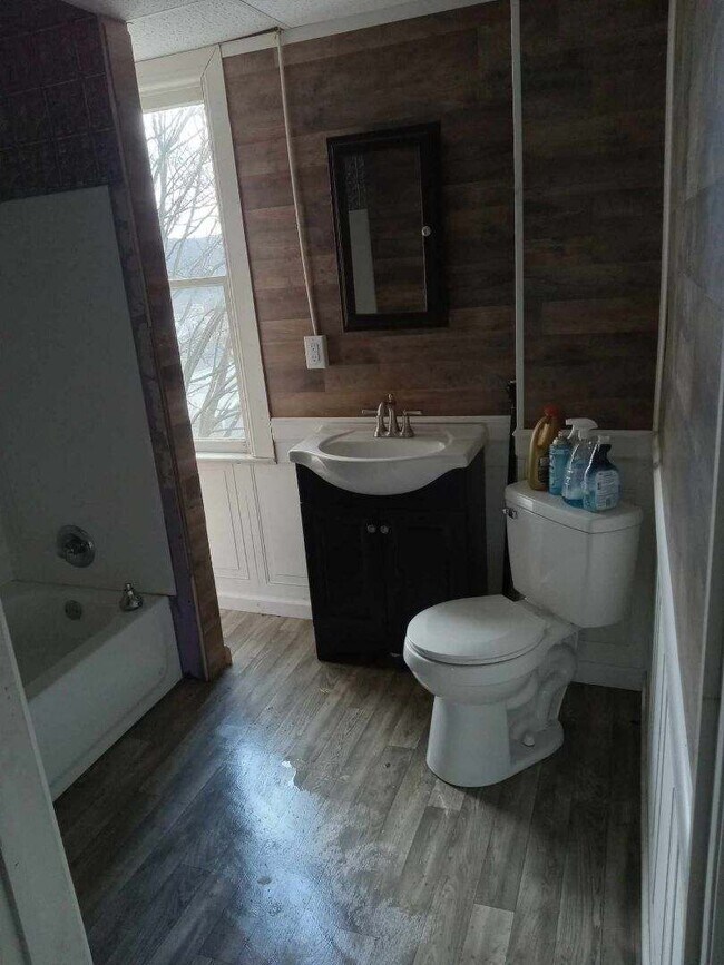 Building Photo - 719 Seneca St