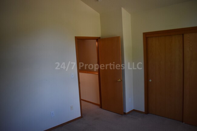 Building Photo - 90 Alder St