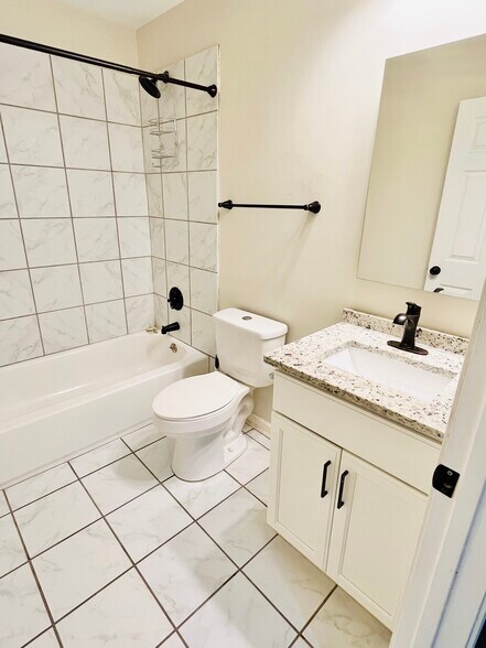 Building Photo - 2270 Miriam Ln