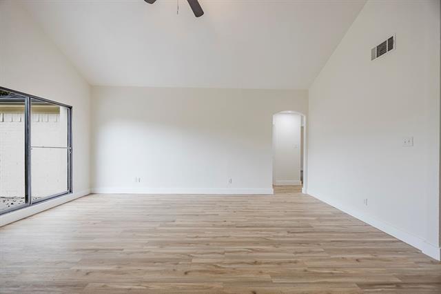 Building Photo - 907 Yellowstone Dr