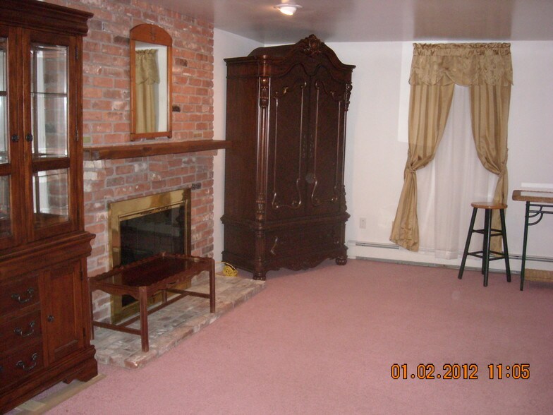 Building Photo - 170 Mill Plain Rd