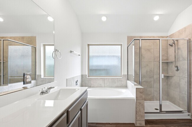 Building Photo - 9327 Clearwater Bluff Ln