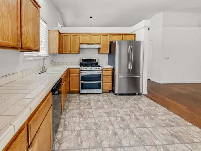 Building Photo - 1041 Shenencock Way