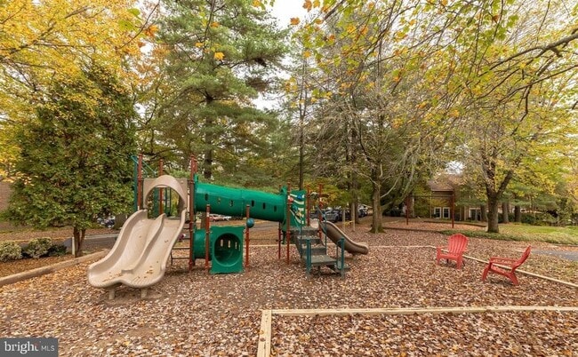 Building Photo - 2196 Golf Course Dr