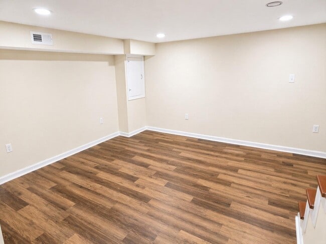 Building Photo - 2527 W Cold Spring Ln