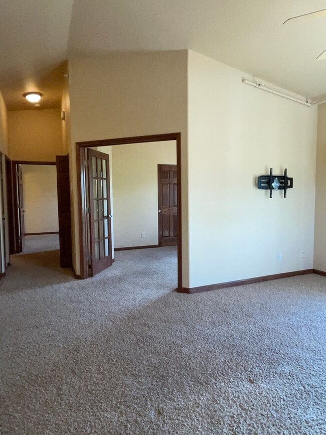 Building Photo - 2 Bedroom, 2 Bath Condo for Rent