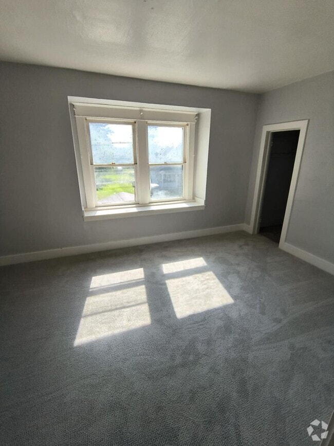 Building Photo - Spacious 3 bedroom Located in East Toledo