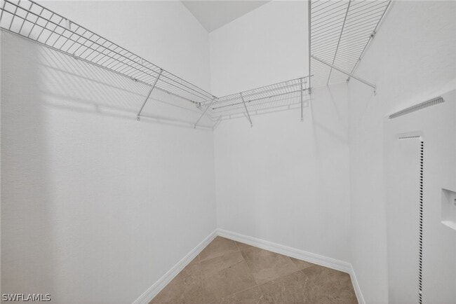 Building Photo - 2220 Dragonfruit Wy