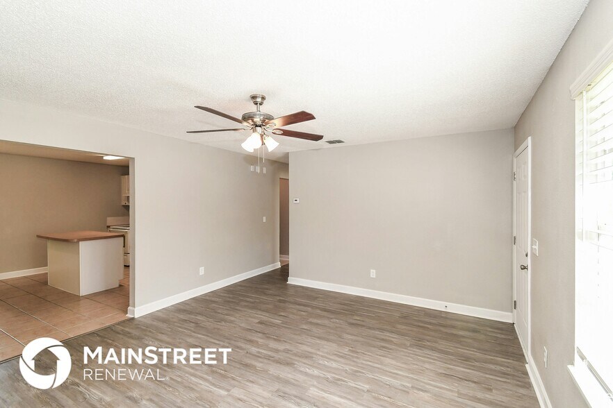 Building Photo - 1533 Raven Dr S