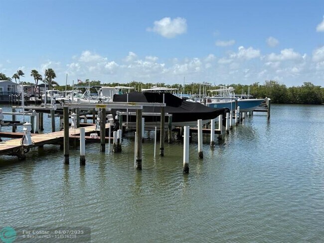 Building Photo - 5151 N Hwy A1A