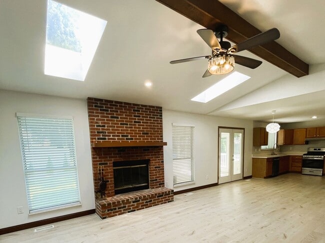 Building Photo - $2775 - Beautiful 3-Bedroom Home in Fronte...