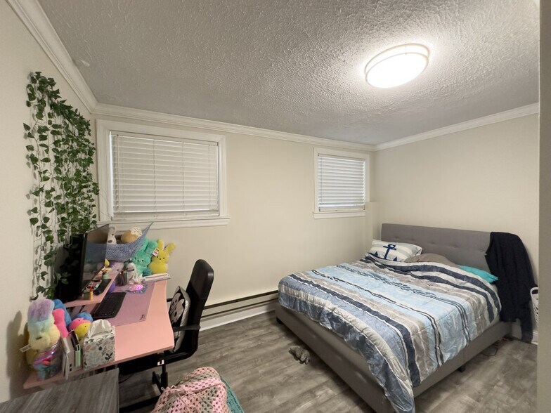 Building Photo - 325 Kedzie St