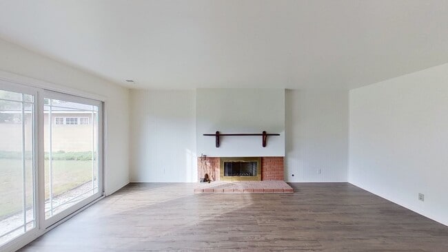 Building Photo - **MOVE-IN SPECIAL** 4 Bedroom , 2.5 Bathro...