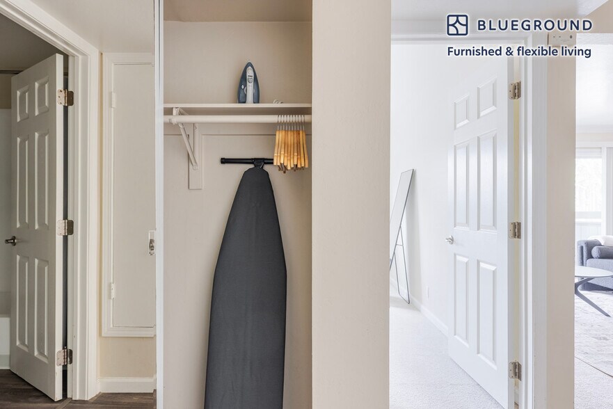 Building Photo - 160 Locksunart Way