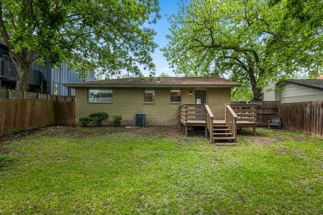 Building Photo - 1717 Bluebonnet Ln