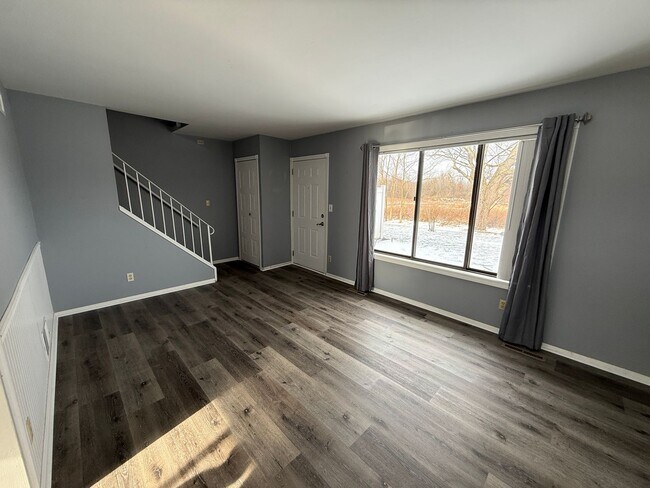 Building Photo - ***REDUCED PRICE***2 Bedroom Townhome in Western Schools