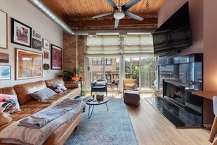 Building Photo - 2333 W Saint Paul Ave