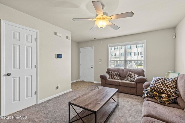 Building Photo - 2 Bed Townhome In Carolina Forest!