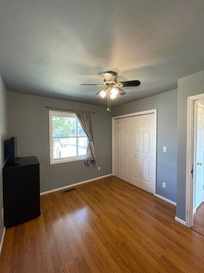 Building Photo - Beautiful 3 bed 2 bath - pets allowed! ***...