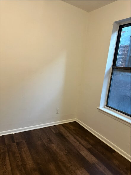 Building Photo - 320 W 111th St