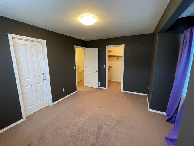Building Photo - Three bedroom located near JBER