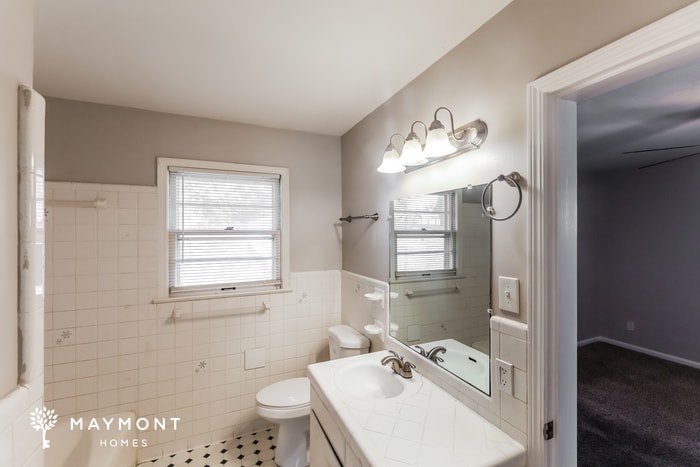 Building Photo - 3624 Springhill Dr