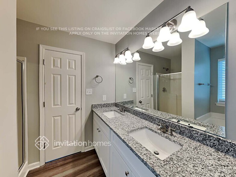 Building Photo - 10736 Glenluce Ave