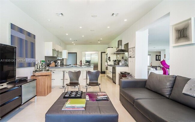 Building Photo - 3020 Brickell Ave