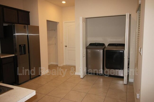 Building Photo - 7695 Legacy Trl