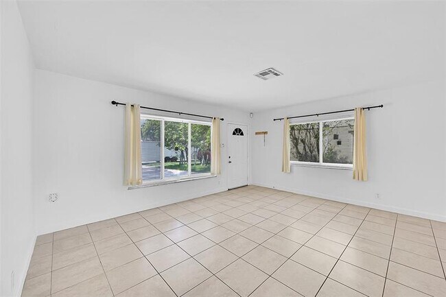 Building Photo - 6421 SW 16th St