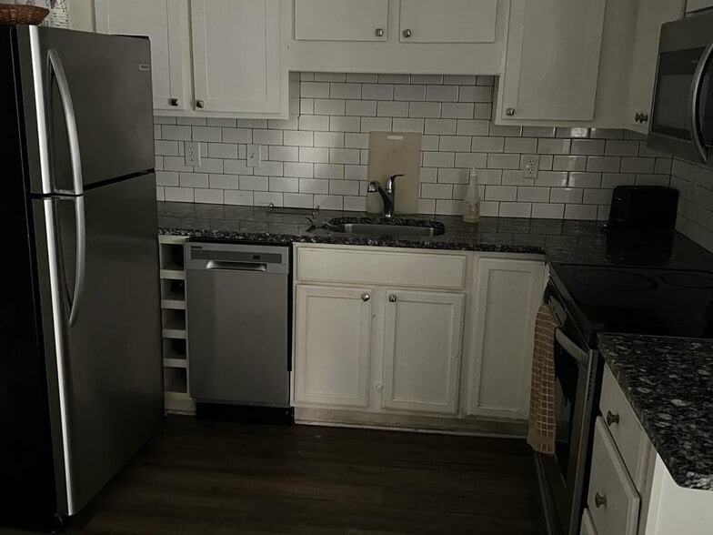 Kitchen - 1204 Benna Dr