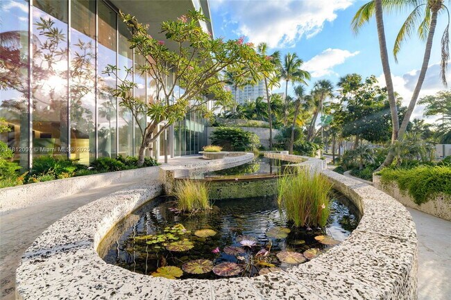 Building Photo - 2675 S Bayshore Dr