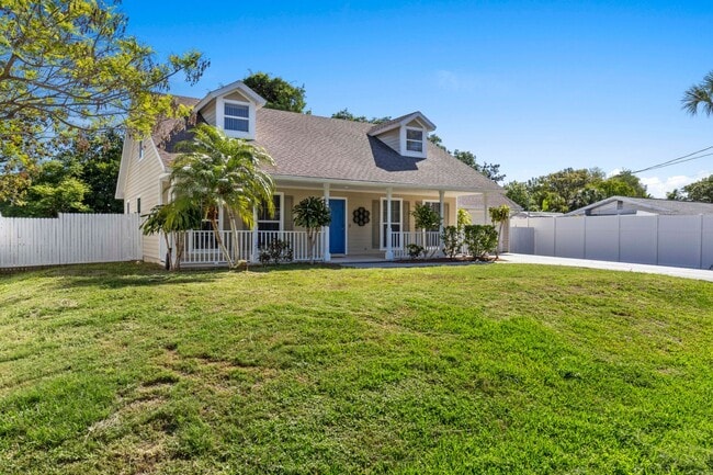Building Photo - Charming Renovated 4BR/3BA Single Family Home