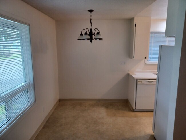 Building Photo - 15220 22nd Ave E