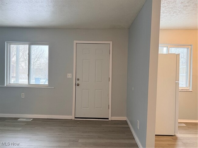 Building Photo - 2045 20th St SW