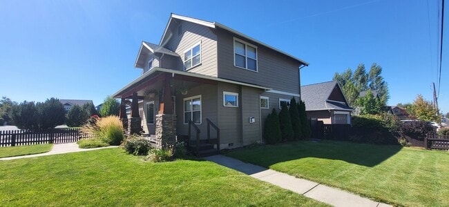 Building Photo - 4 Bed 2.5 Bath - NW Redmond